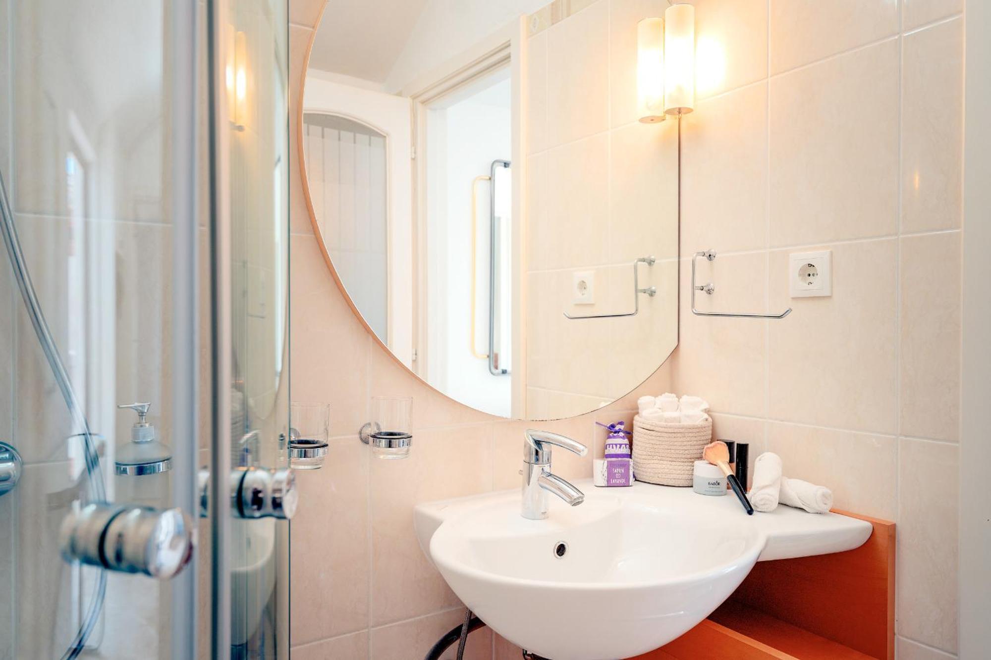 Pharos Sunset - Center Apartment *